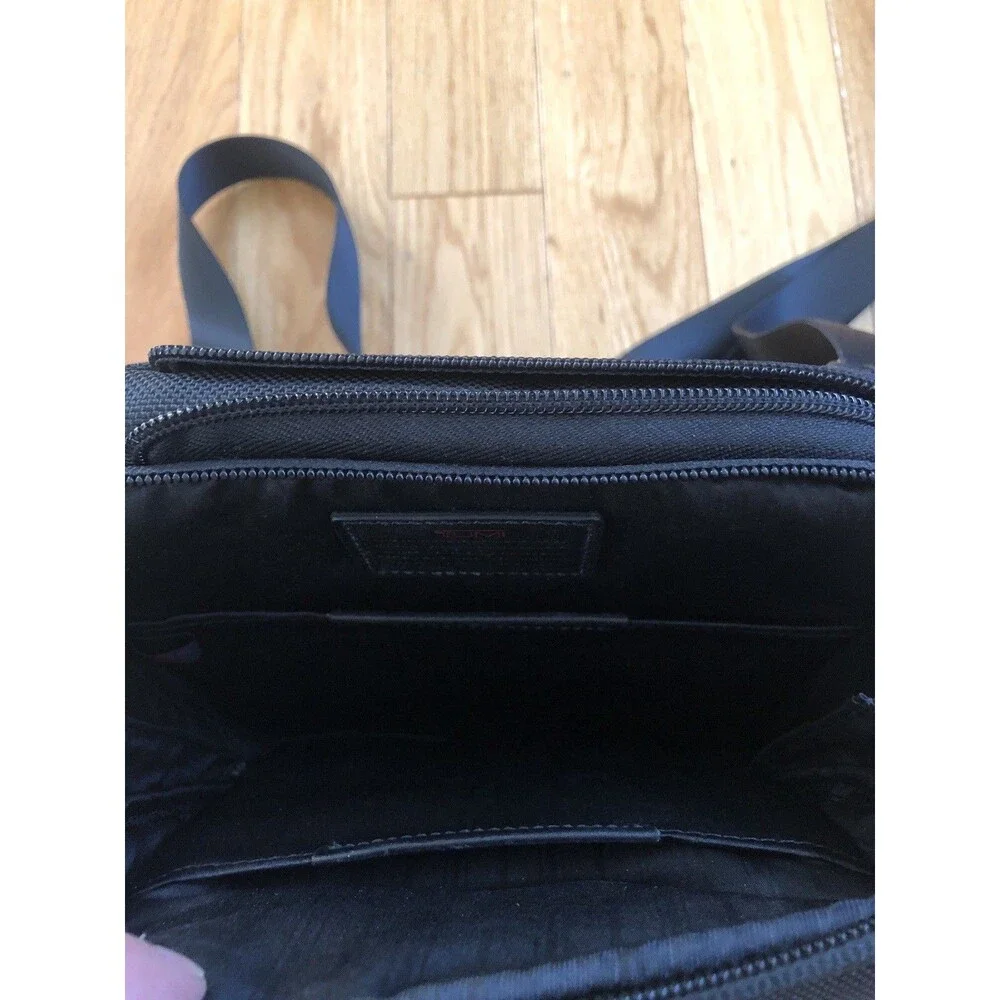 Tumi Alpha Black Messenger Bag Pre-Owned Very Good Condition w/Strap ELH Initial